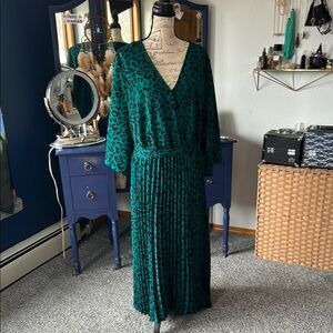 Elegant Green Leopard Print Dress